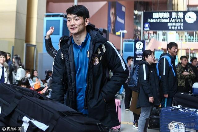其中,深圳作为全国首批、广东唯一“电影+”消费综合试点城市,春节期间推行一票多用,凭票根可享餐饮、停车、零售、文创折扣,打通观影与线下消费链条。